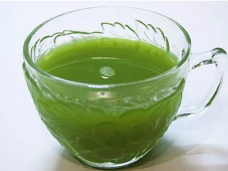 Чтобы кожа была без угрей и морщин, женщина готовит эту простую болтушку. Результат уже через 10 минут!