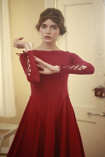 20 миди-платьев с интересной деталью — необычными рукавами