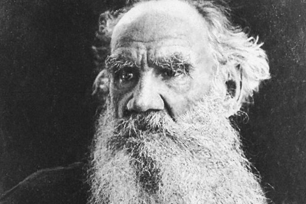 Как отличить достойного человека от жалкого: цитаты Льва Толстого