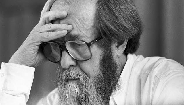 Солженицын: «Не гонитесь за имуществом: это наживается нервами, а конфискуется в одну ночь»