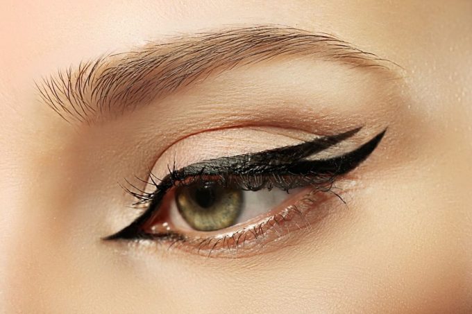 Учимся красить глаза: 5 ошибок, которые делают стрелки некрасивыми 👁️✨