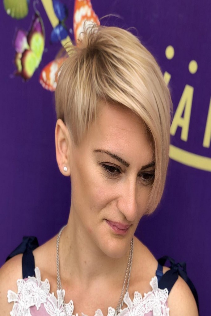 14 элегантных стрижек для блондинок 40–50 лет, которые освежают образ и подчеркивают красоту