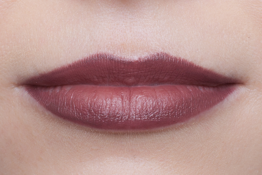 Как визуально сбросить десяток лет: профессиональные приёмы в макияже и укладке Как визуально сбросить десяток лет: профессиональные приёмы в макияже и укладке