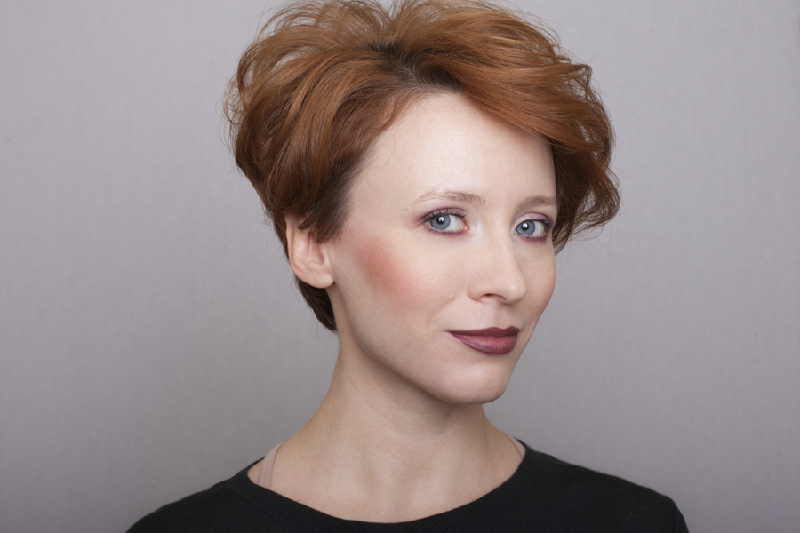 Как визуально сбросить десяток лет: профессиональные приёмы в макияже и укладке Как визуально сбросить десяток лет: профессиональные приёмы в макияже и укладке