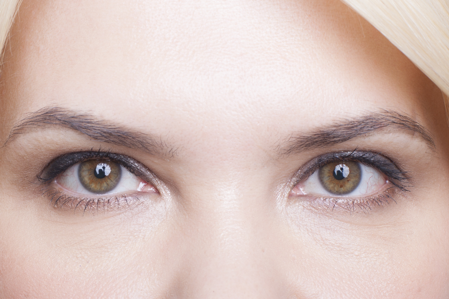 Как визуально сбросить десяток лет: профессиональные приёмы в макияже и укладке Как визуально сбросить десяток лет: профессиональные приёмы в макияже и укладке